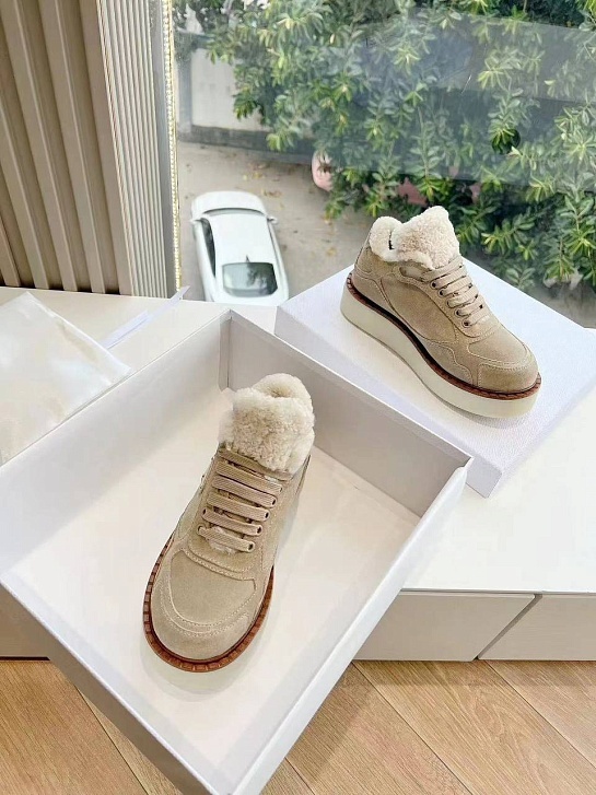 Женские замшевые кроссовки с мехом Prada Premium - Beige