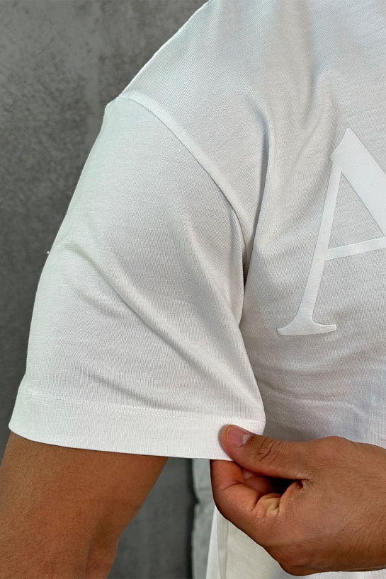 Футболка белого цвета Amiri staggered logo