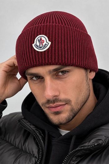 Мужская шапка бордового цвета Moncler logo-patch   