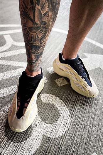 Кроссовки Adidas Yeezy Boost 700 V3 "Azael"   