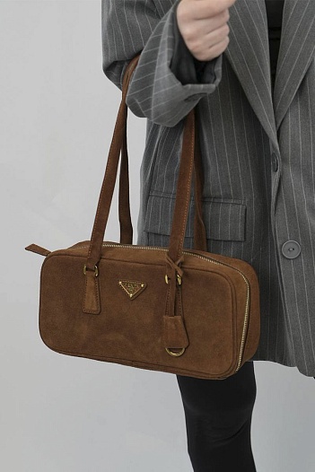 Замшевая сумка Prada 31x16 см   