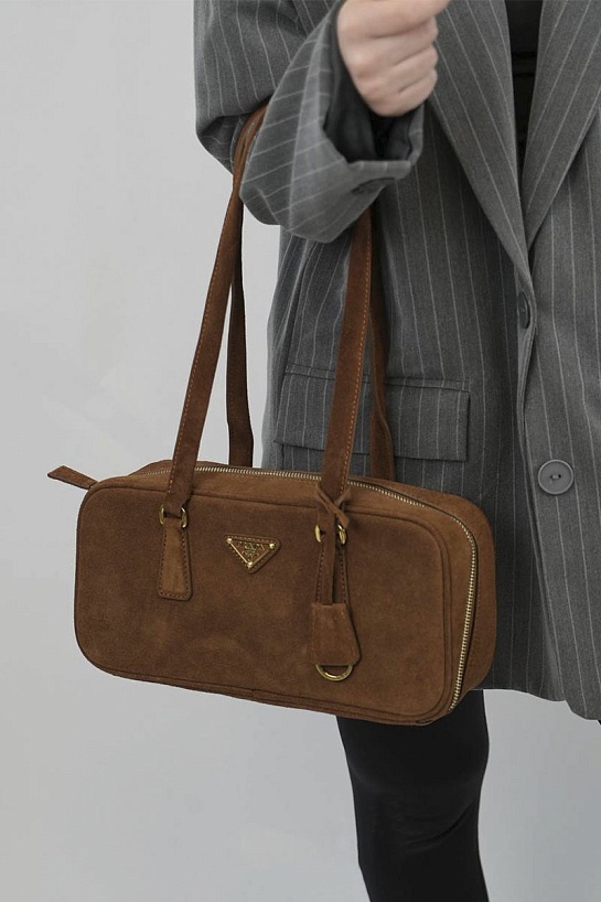 Замшевая сумка Prada 31x16 см