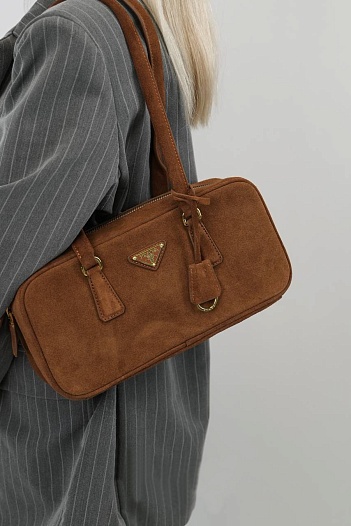 Замшевая сумка Prada 31x16 см   