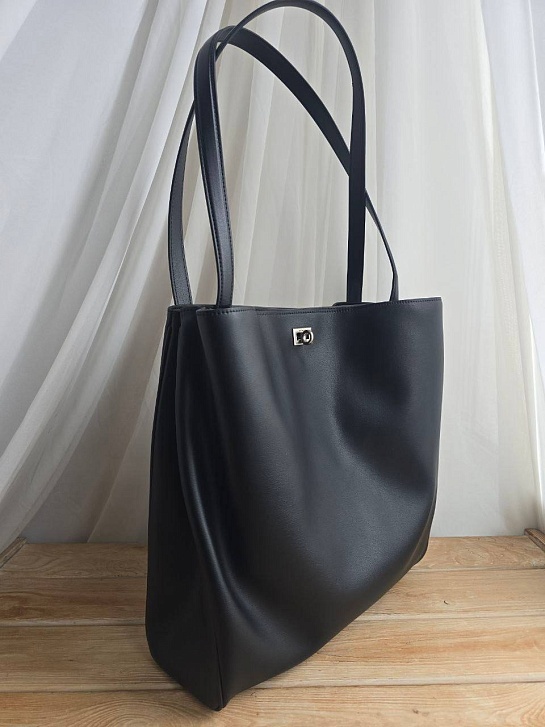 Кожаная сумка Balenciaga 37x34 см