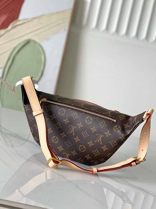 Кожаная сумка на пояс Louis Vuitton Bumbag Monogram Premium 37x14x13 см