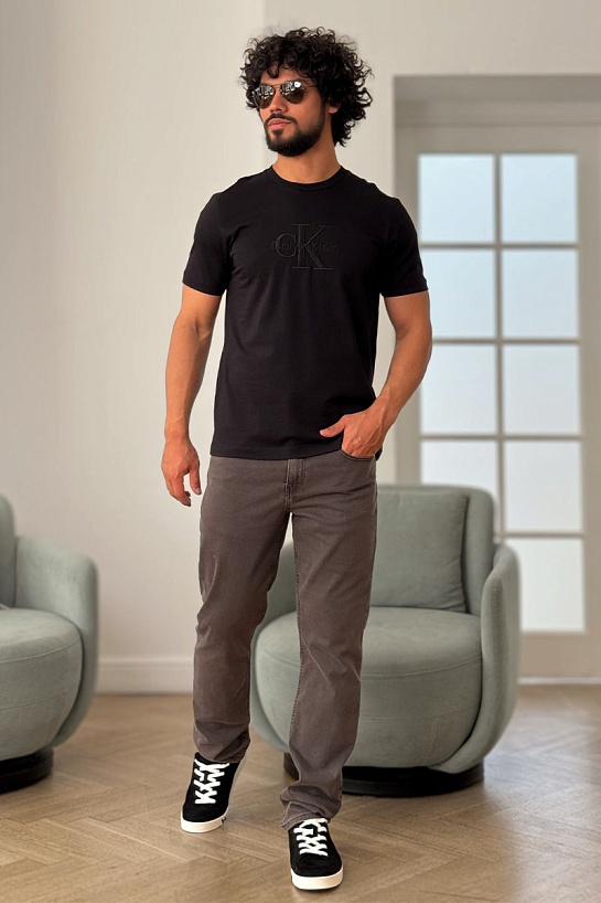 Футболка чёрного цвета Calvin Klein embroidered-logo