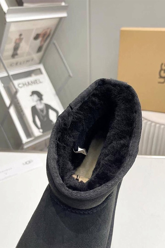 Мужские чёрные ботинки UGG Classic