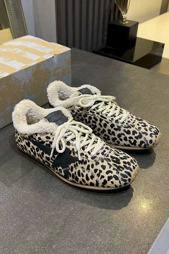 Женские замшевые кроссовки с мехом Golden Goose Super-Star premium