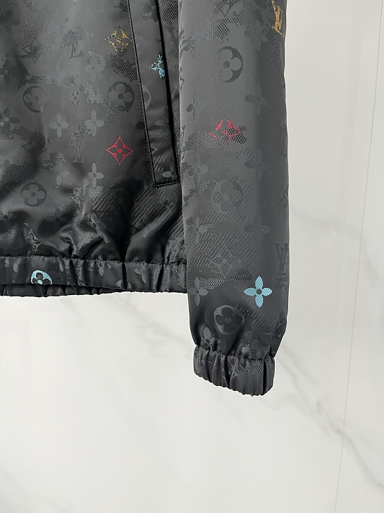 Ветровка чёрного цвета Louis Vuitton Monogram