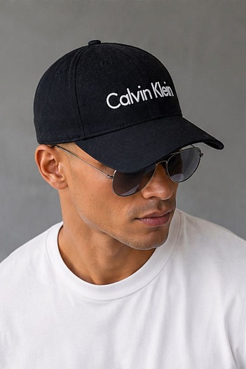 Чёрная брендовая бейсболка Calvin Klein   