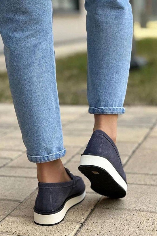 Женские замшевые лоферы Loro Piana