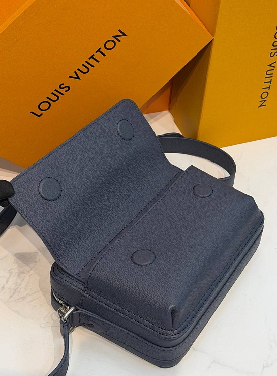 Кожаная сумка Louis Vuitton Boarding Messenger premium 24x18x9 см
