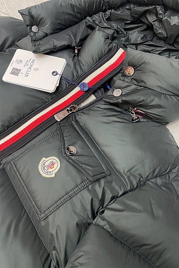 Мужской пуховик Moncler тёмно-зелёного цвета   