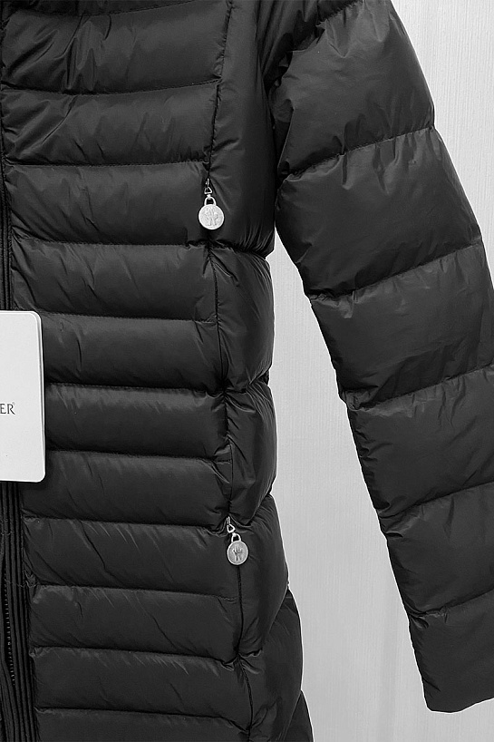 Женская брендовая парка Moncler чёрного цвета