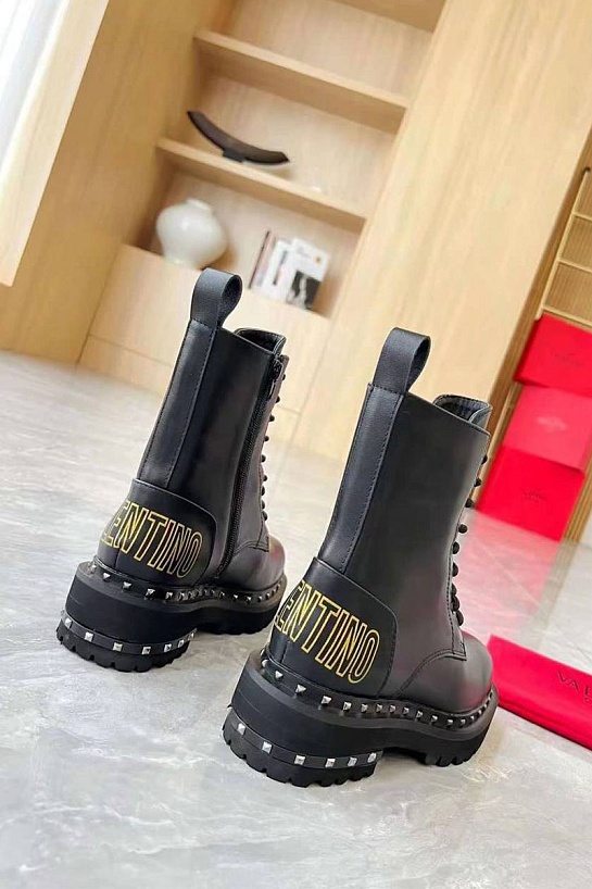Женские кожаные ботинки Valentino