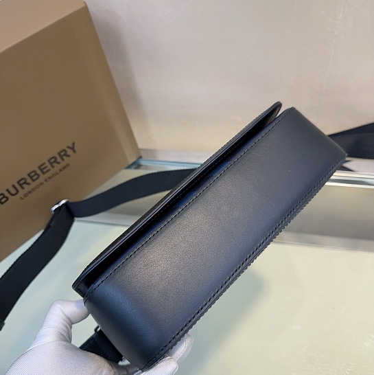 Кожаная сумка Burberry Alfred Premium 25.5x21.5x6.5 см