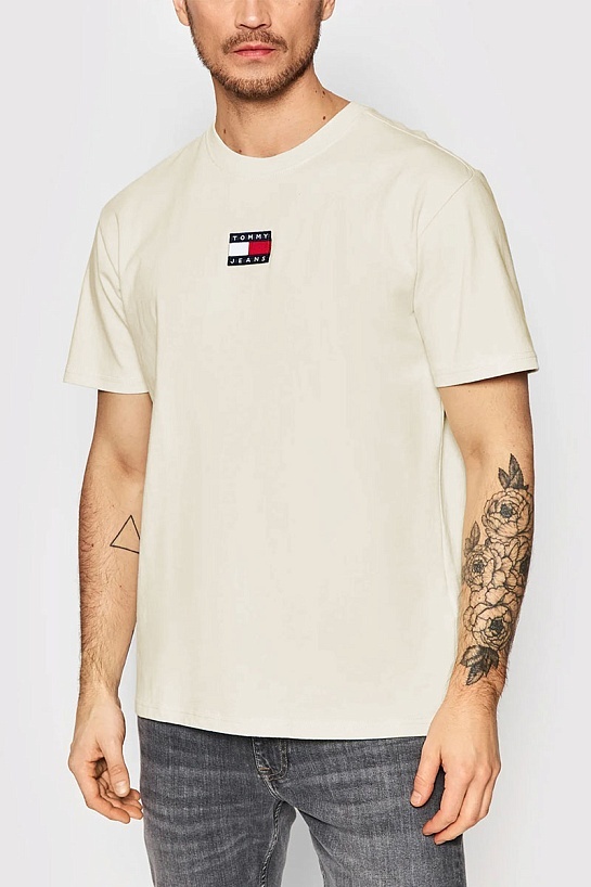 Футболка бежевого цвета Tommy Hilfiger classic badge