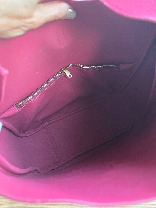 Женская розовая замшевая сумка Yves Saint Laurent 37x29 см