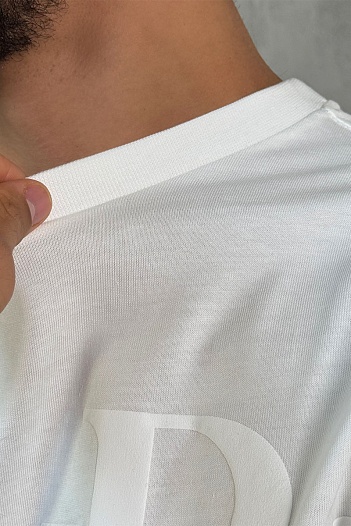 Футболка белого цвета Amiri staggered logo   