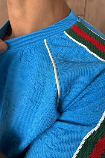 Голубая оверсайз футболка Gucci logo all-over embossed   