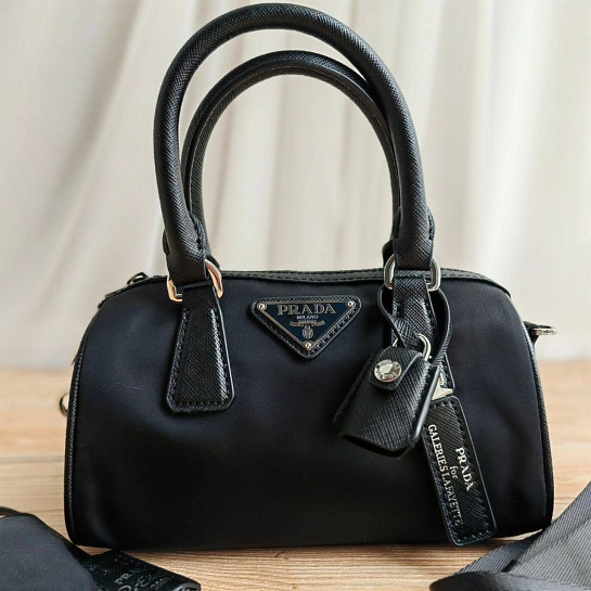 Нейлоновая сумка Prada Bauletto 21x14 см