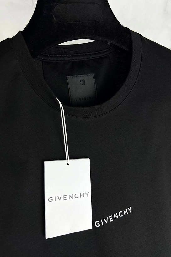 Футболка чёрного цвета Givenchy small logo
