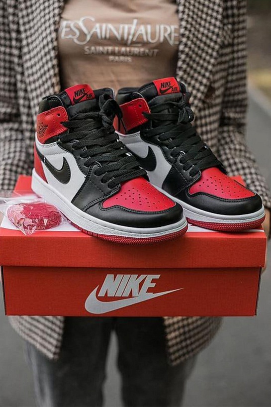 Кроссовки Nike Air Jordan 1 Retro "Bred Toe"