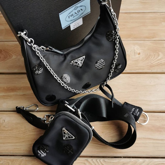 Нейлоновая сумка Prada 22x17 см