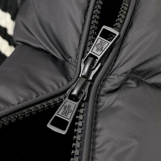 Мужская вязаная куртка Moncler logo-patch - Black