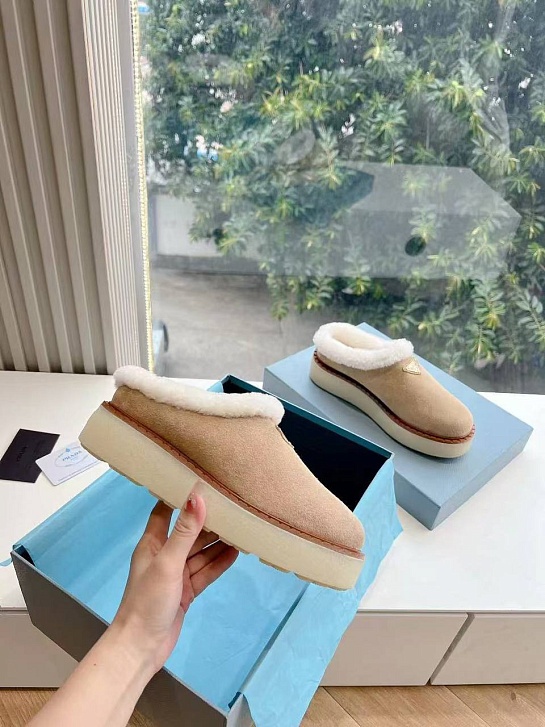 Женские бежевые ботинки сабо Prada