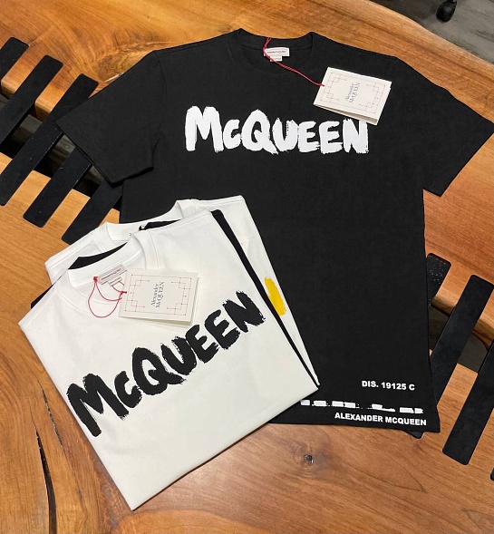 Чёрная футболка Alexander McQueen graffiti logo-print