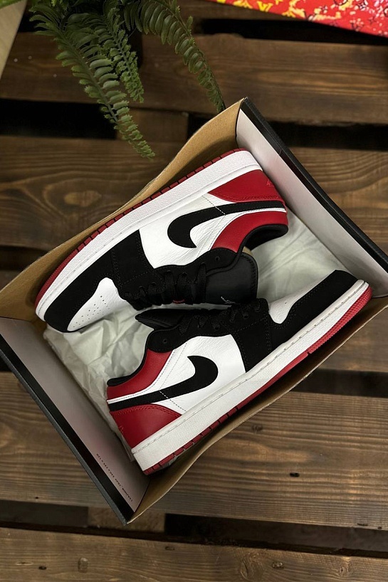 Кроссовки Nike Air Jordan 1 Low "Black Toe"