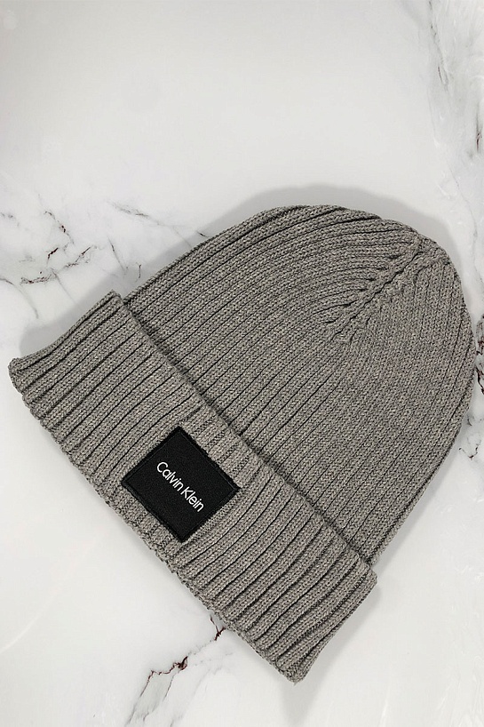 Мужская шапка серого цвета Calvin Klein logo-patch