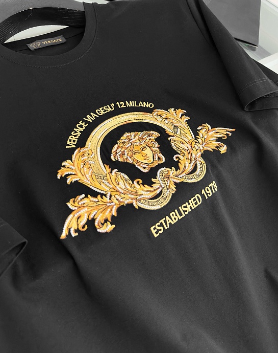Чёрная футболка Versace Coupe Blason embroidered