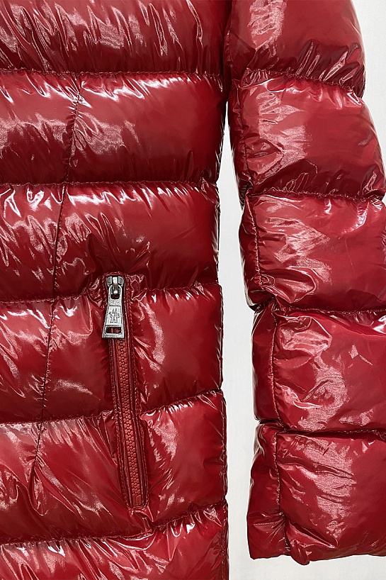 Женская брендовая парка Moncler красного цвета