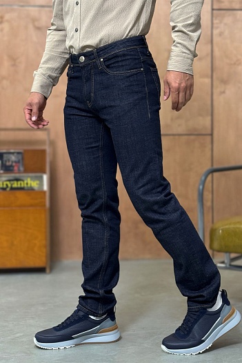 Мужские джинсы тёмно-синего цвета Brioni regular fit   