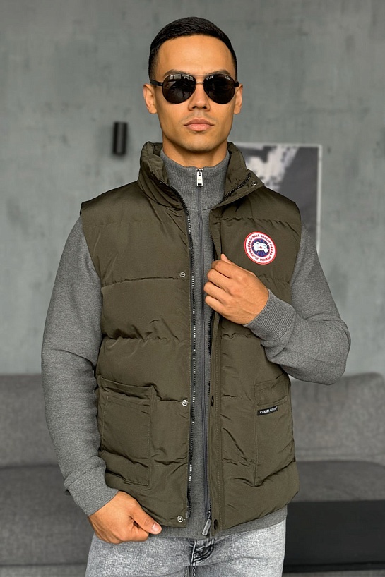 Жилет зелёного цвета Canada Goose logo-patch
