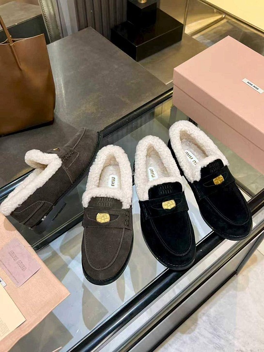 Женские лоферы с мехом MIU MIU premium  - Black