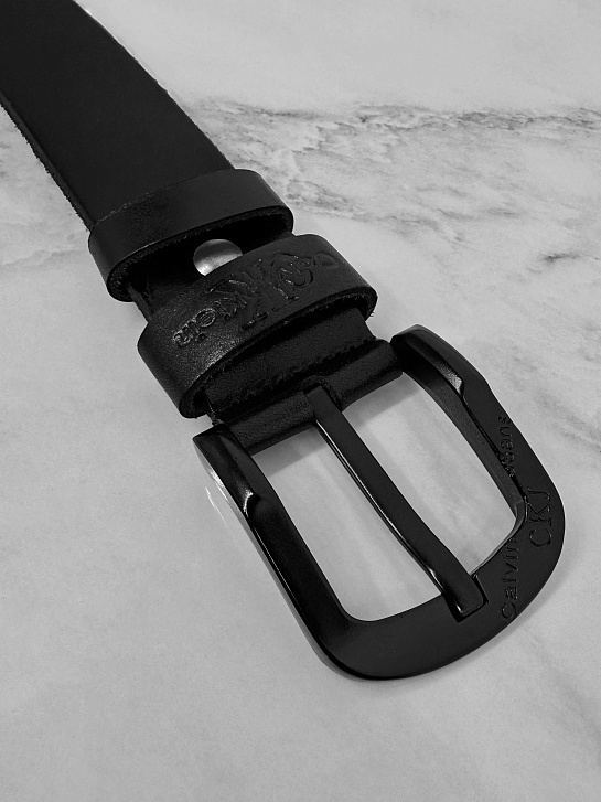 Мужской кожаный ремень Calvin Klein чёрного цвета