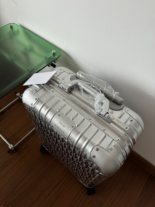 Чемодан Rimowa x Dior Aluminum Gradient S Premium 53x37x22 см