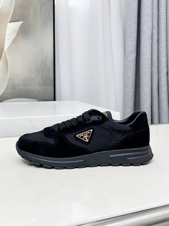 Женские комбинированные кроссовки Prada