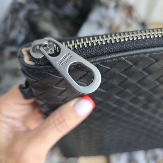 Кожаный клатч Bottega Veneta 32x24 см - Black   