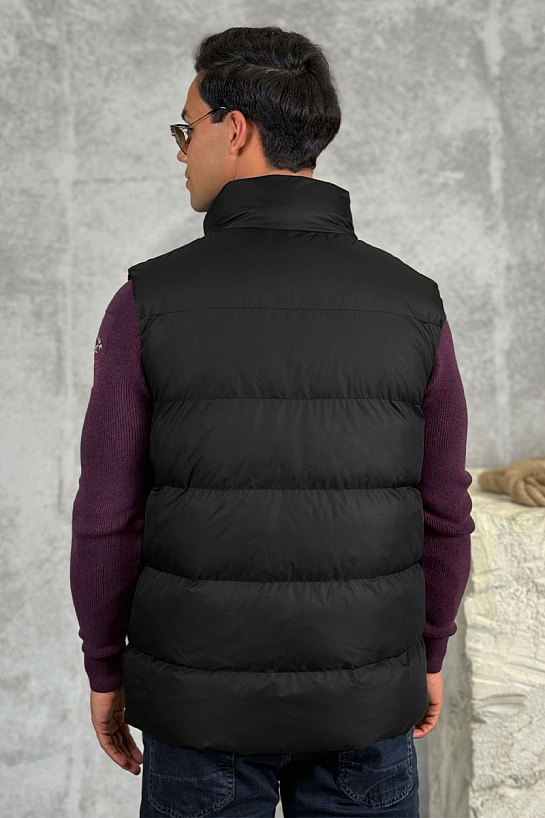 Чёрный жилет Hugo Boss 