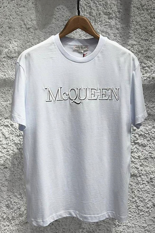 Белая оверсайз футболка Alexander McQueen embroidered logo
