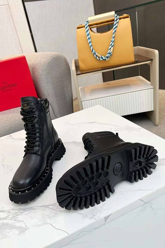 Женские кожаные ботинки Valentino