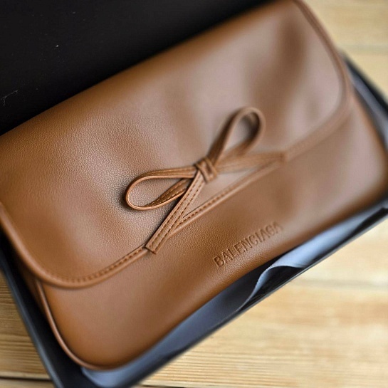 Кожаная сумка Balenciaga 33x23 см