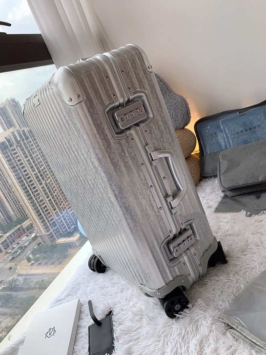 Чемодан Rimowa x Dior Aluminum M Premium 67x42x27 см