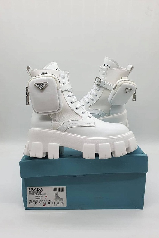 Кожаные женские ботинки Prada белого цвета