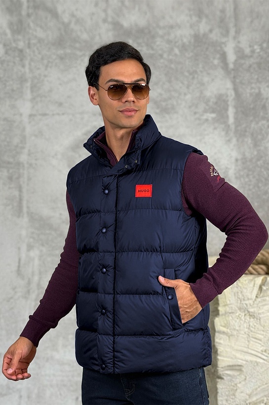 Мужской жилет Hugo Boss тёмно-синего цвета