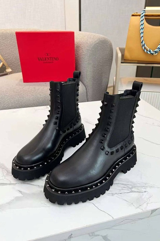 Женские кожаные ботинки Valentino
